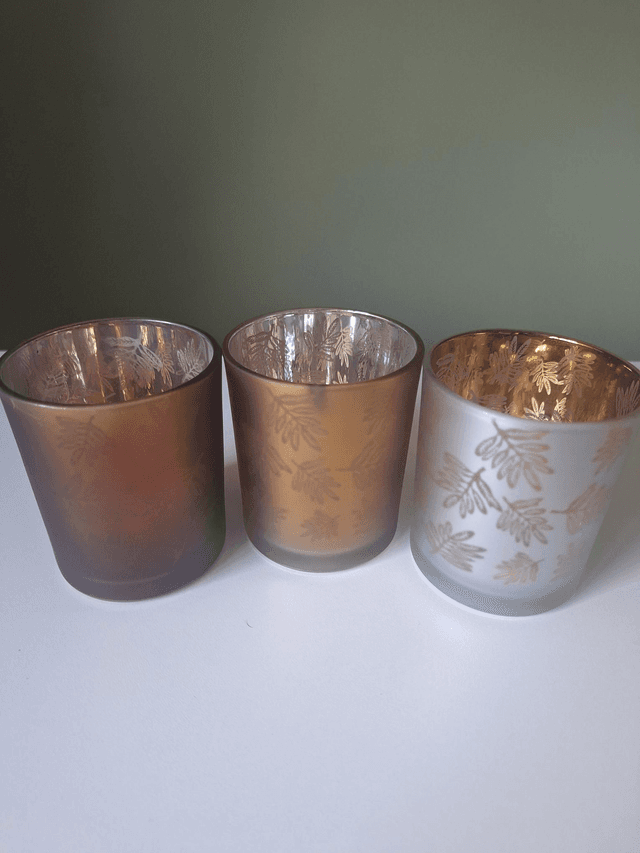 Leaf pattern tealight holder